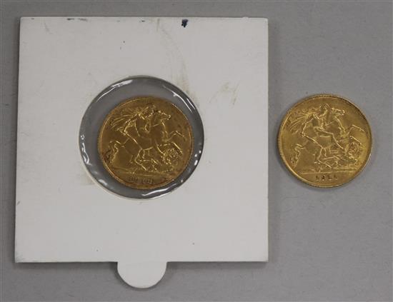 Two George V gold half sovereigns, 7.95g net